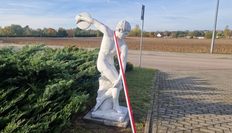 W Szelmencie uroczyście odsłonięto rzeźbę dyskobola, 21.10.2024, fot, Areta Topornicka